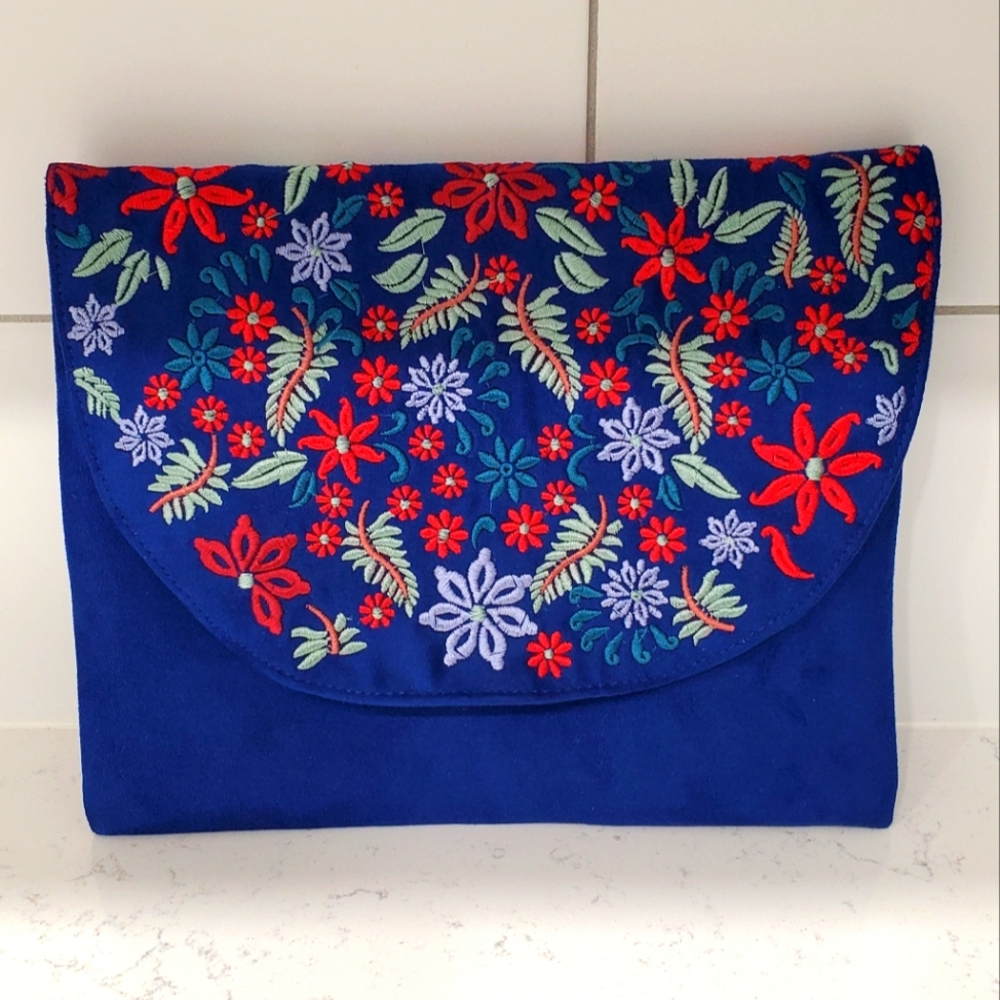 NWOT Beautiful blue embroidered clutch